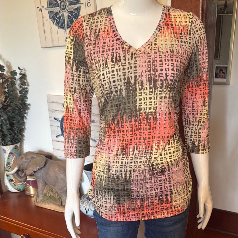 NWT northern reflections size small Multicolor V-Neck Women's Top